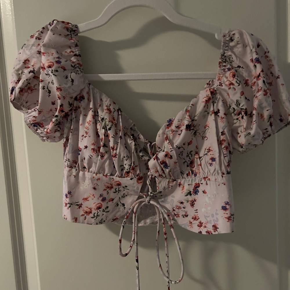 Brand new cute set! Perfect to wear for brunch or any nice event.